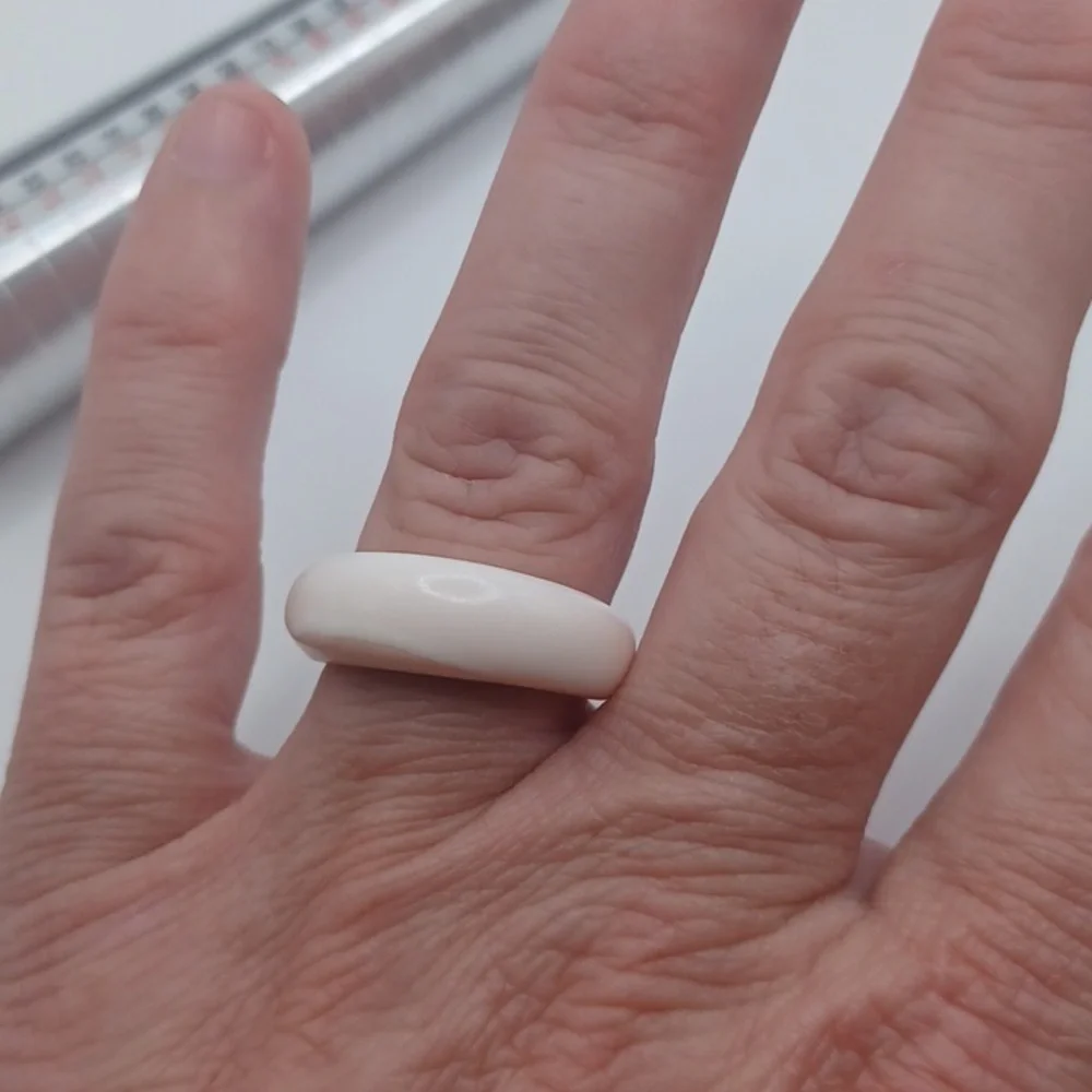 Carved Shell Ring Sz 8